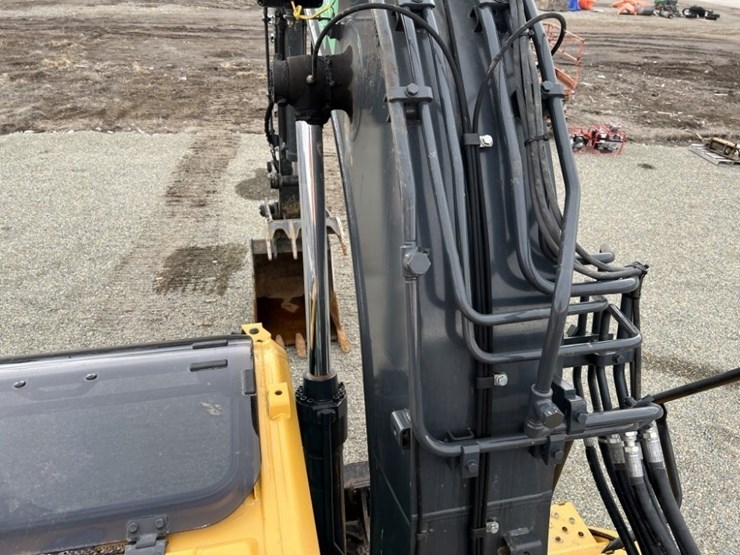 2021-deere-135g-image-31