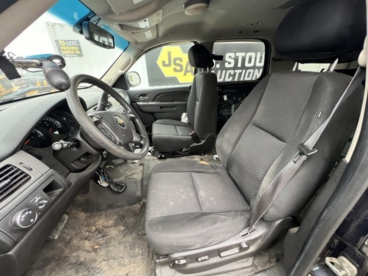 2014-chevrolet-tahoe-image-24