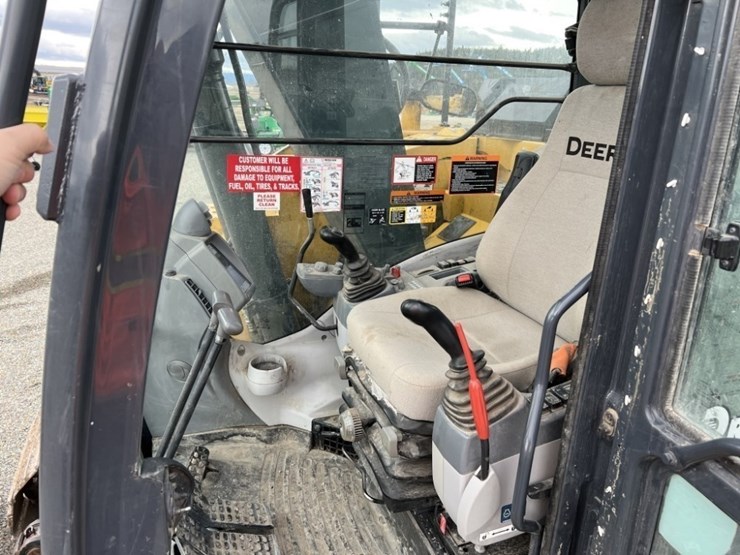 2021-deere-135g-image-47