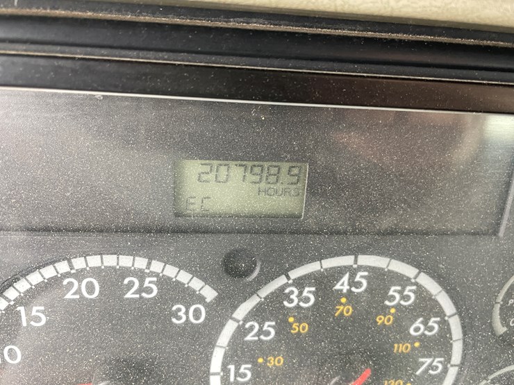 #1038-•-2005-freightliner-grain-truck-(has-mn-title)-image-57