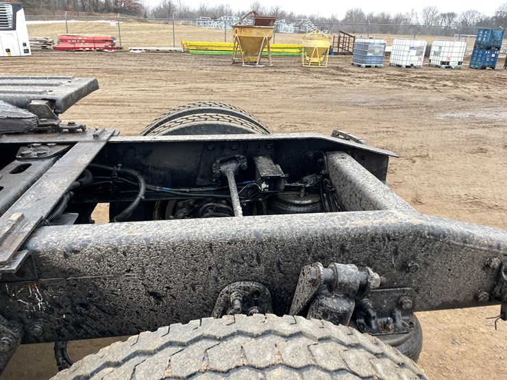 #1482-•-2009-freightliner-truck-tractor-(has-mn-title)-image-10