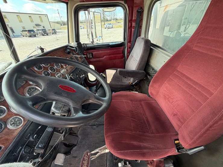 2004-peterbilt-379-image-25