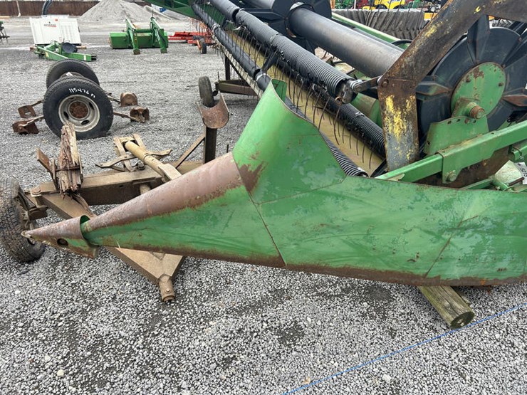 john-deere-220-image-3