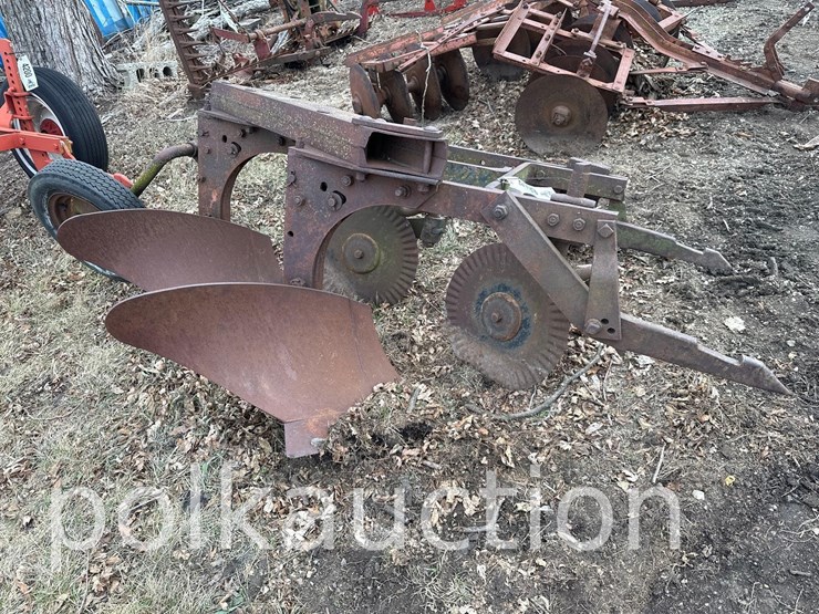 fast-hitch-2-bottom-plow---14"-(hess)-image-1