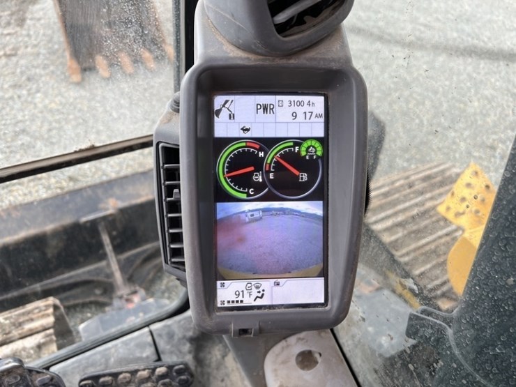 2021-deere-135g-image-42