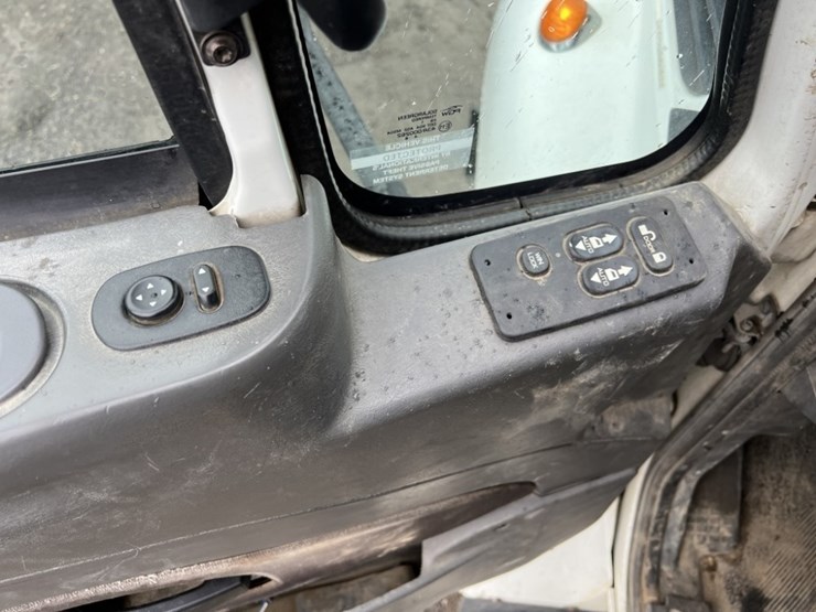 2013-international-7500-s/a-dump-truck-image-36