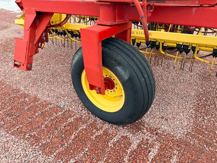 new-holland-216-image-6