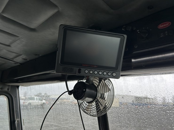 2014-peterbilt-320-image-27