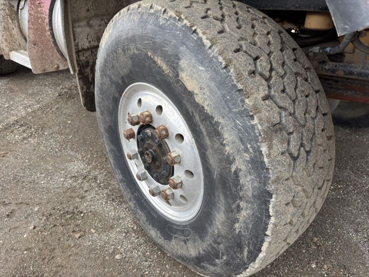 2001-peterbilt-357-image-14