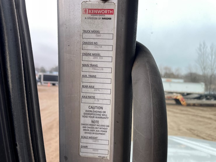 2012-kenworth-t660-image-10