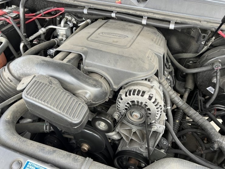 2012-chevrolet-tahoe-image-11