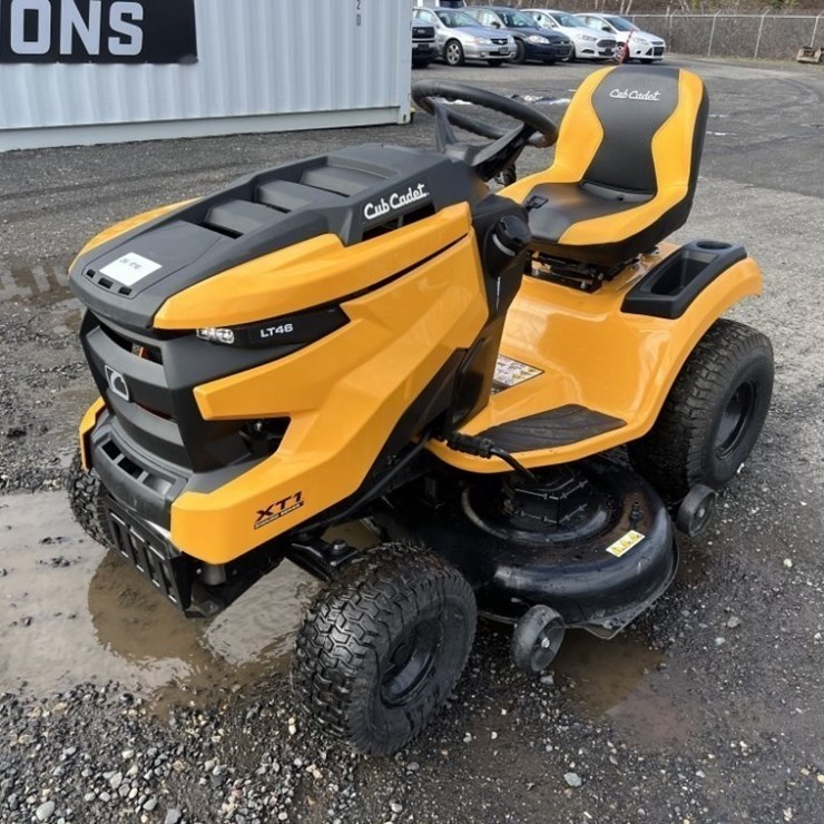 2024 Cub Cadet XT1 LT46 Ride On Mower