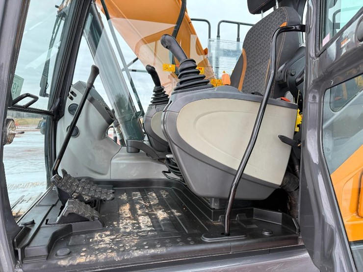 case-cx210d-image-57