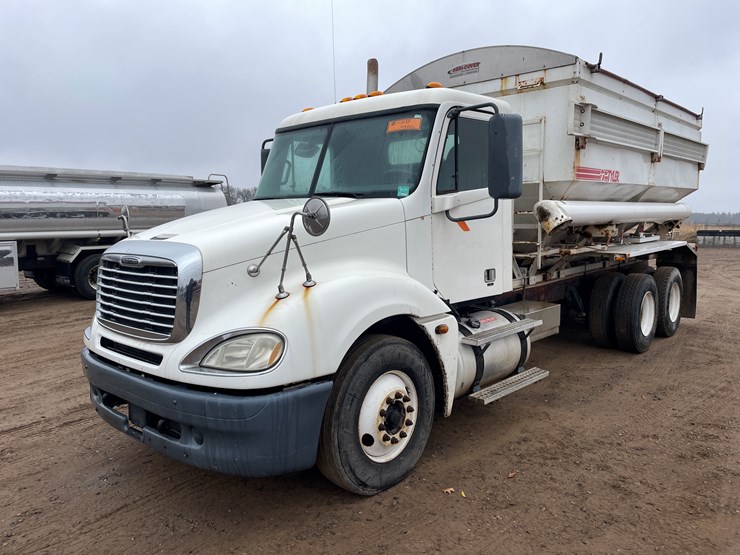 #1038-•-2005-freightliner-grain-truck-(has-mn-title)-image-1