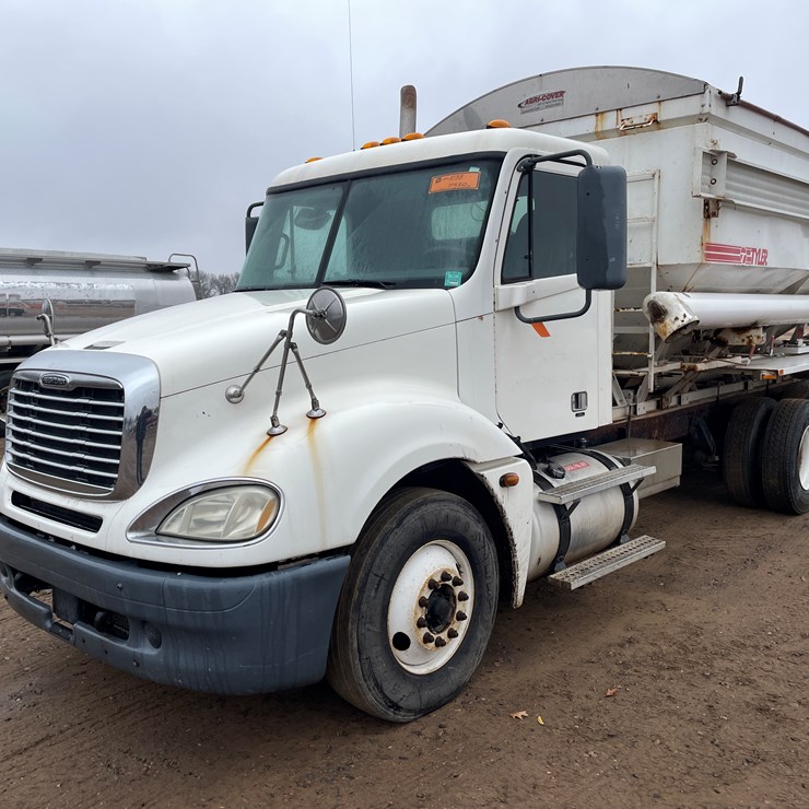 #1038 • 2005 Freightliner Grain Truck (Has MN Title)