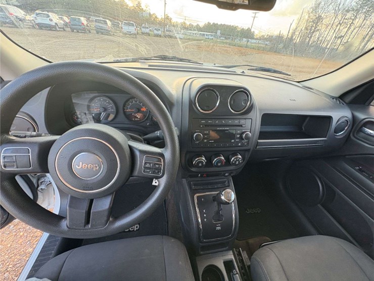 2016-jeep-patriot-sport-image-16