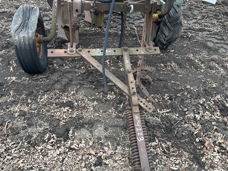 4-bottom-pull-type-plow---14"-(hess)-image-2