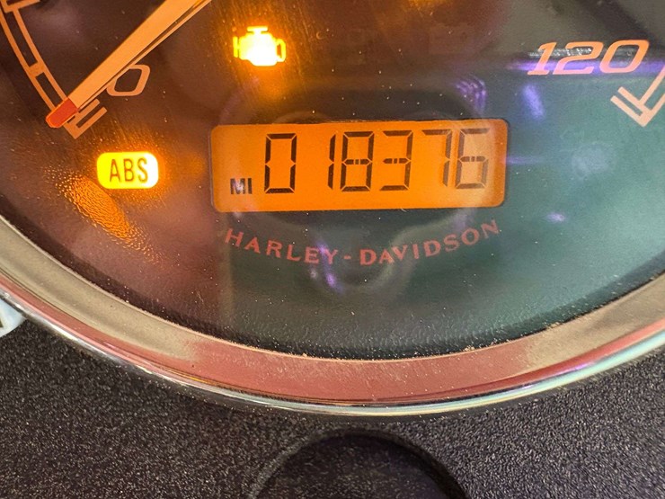 2020-harley-davidson-road-king-police-motorcycle-(18,376-miles)-image-13