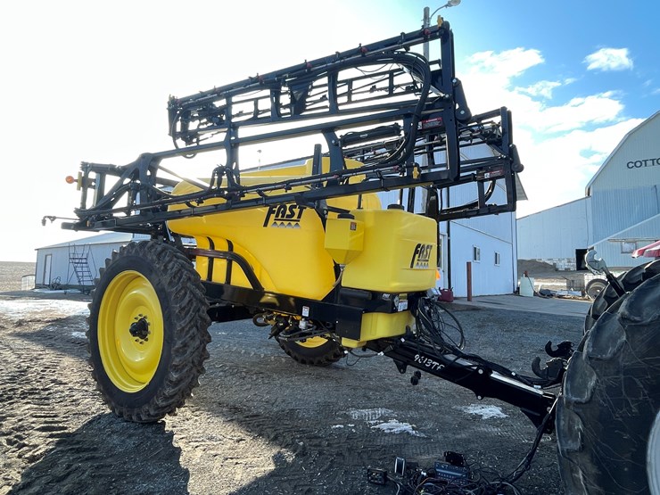 #106-•-fast-9613ft-pull-behind-sprayer-(one-owner)-image-2