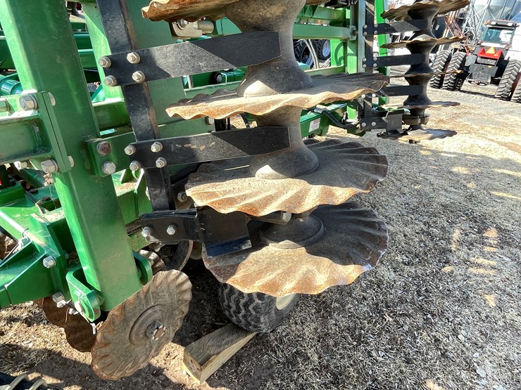 great-plains-2400tm-image-38