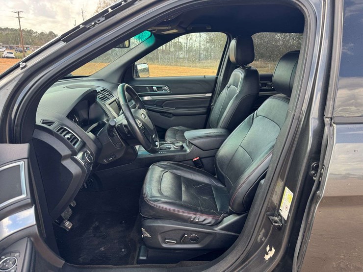 2016-ford-explorer-image-10