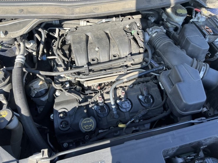 2016-ford-explorer-image-13