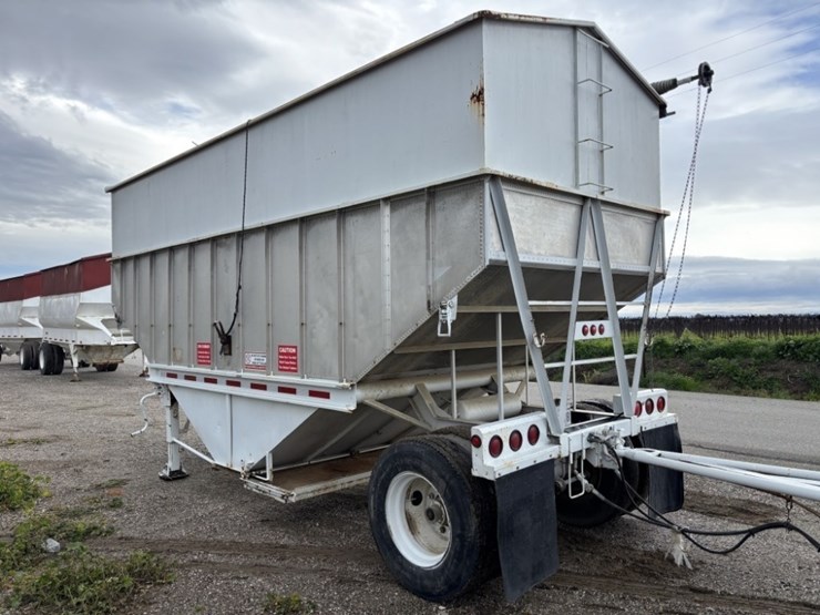 1974-titan-trailer-image-3