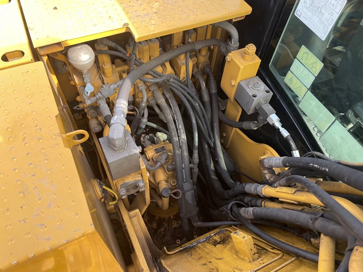 caterpillar-312f-image-36