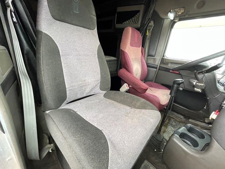 2012-kenworth-t660-image-54