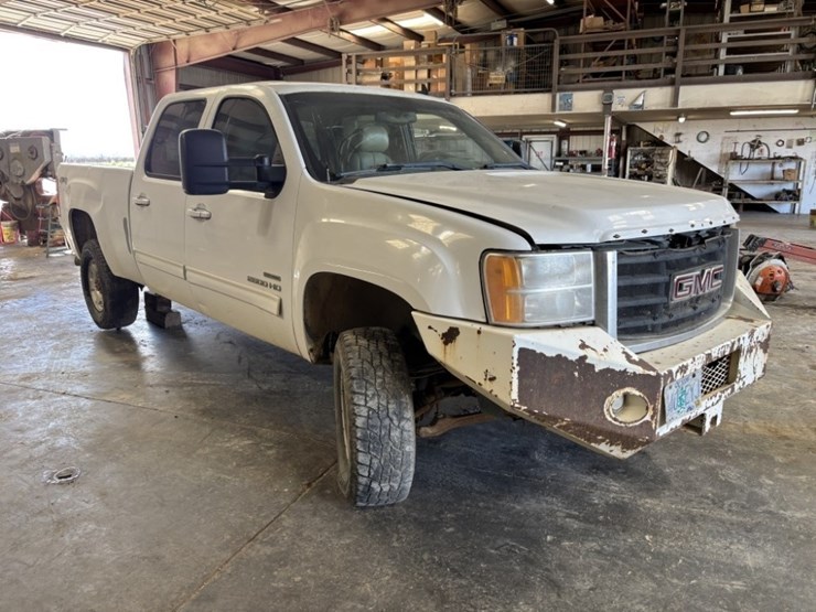 2010-gmc-sierra-2500-image-7