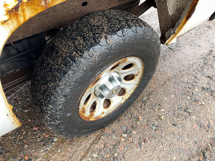 #1476-•-2012-chevy-silverado-pickup-truck-(has-mn-title)-image-6