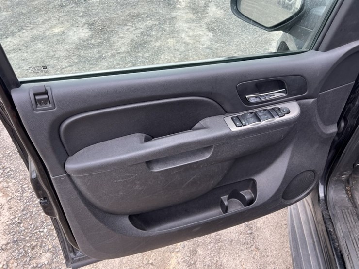 2012-chevrolet-tahoe-image-26