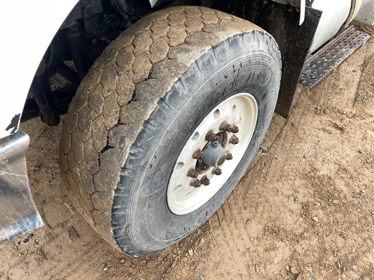 #1037-•-2009-international-navistar-fuel-truck-(has-mn-title)-image-14