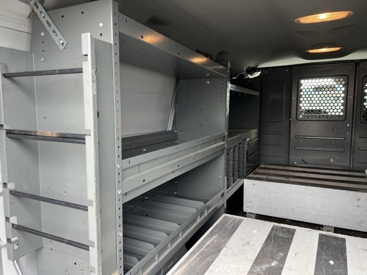 2012-ford-e350-image-22