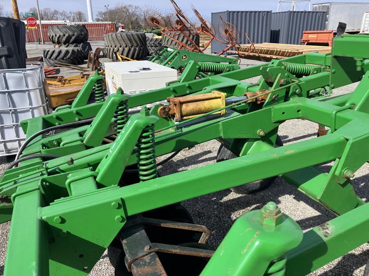 john-deere-710-image-8