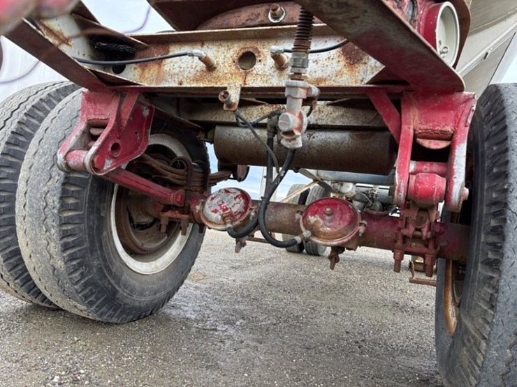 1987-clough-4,500-gallon-t/a-tank-trailer-image-13