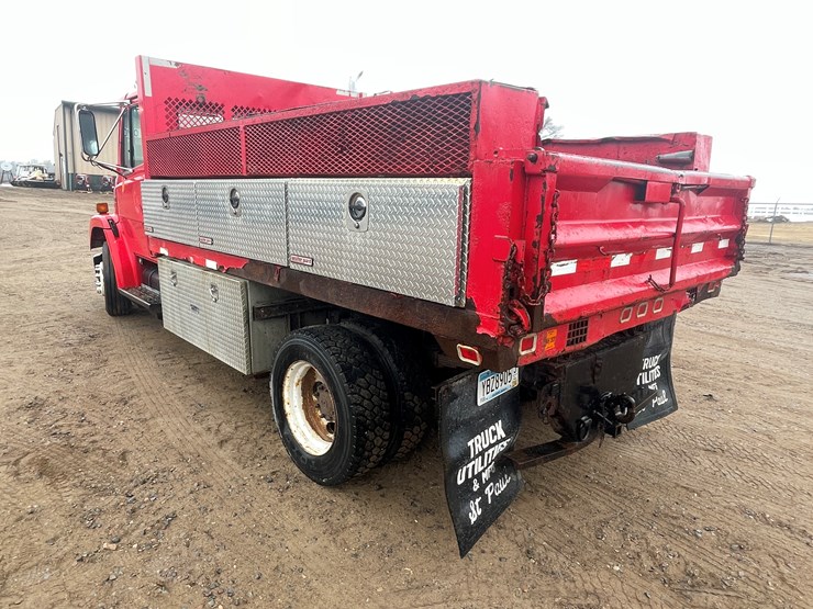 2000-freightliner-fl60-image-3