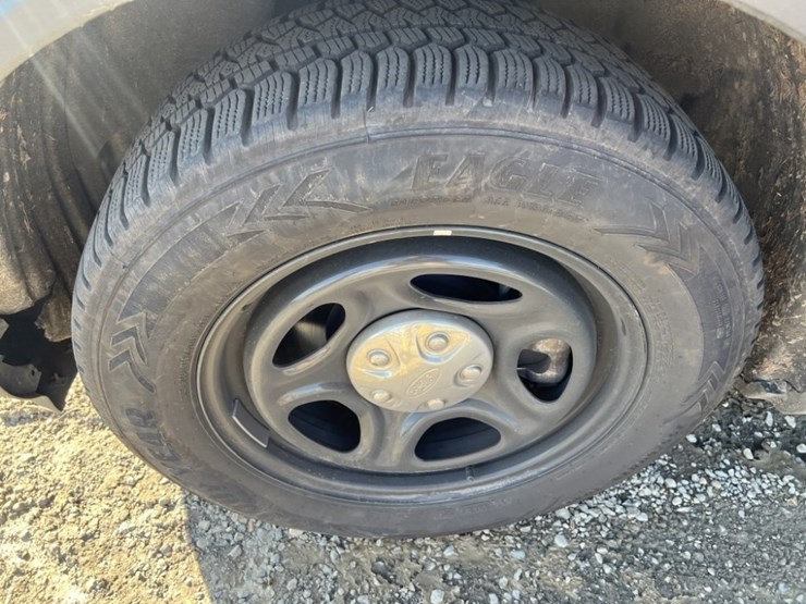 2020-ford-explorer-image-15