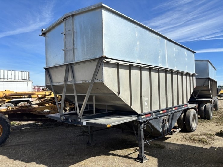 1976-titan-trailer-image-1