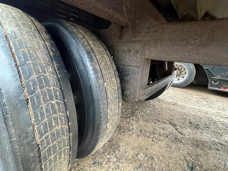 #1032-•-2011-timpte-inc.-grain-trailer-(has-mn-salvage-title)-image-27