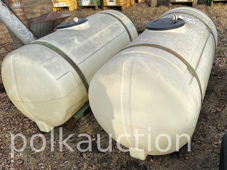 (2)-200-gal.-poly-tanks-(hess)-image-1