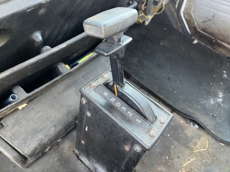 2000-freightliner-fl50-image-21