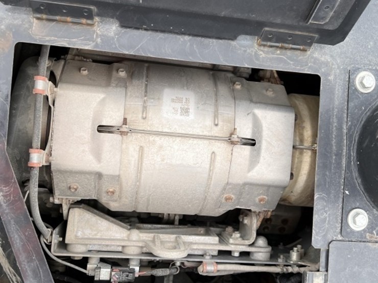 2021-deere-135g-image-25