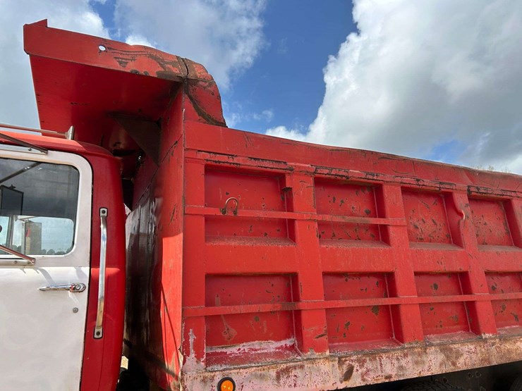 1995-mack-rd688-image-11