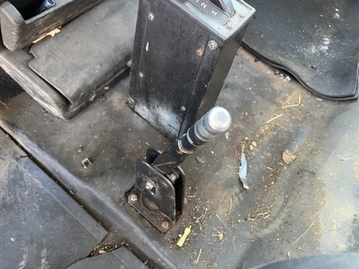 2000-freightliner-fl50-image-22