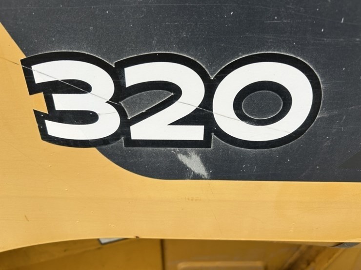 2005-john-deere-320-image-14