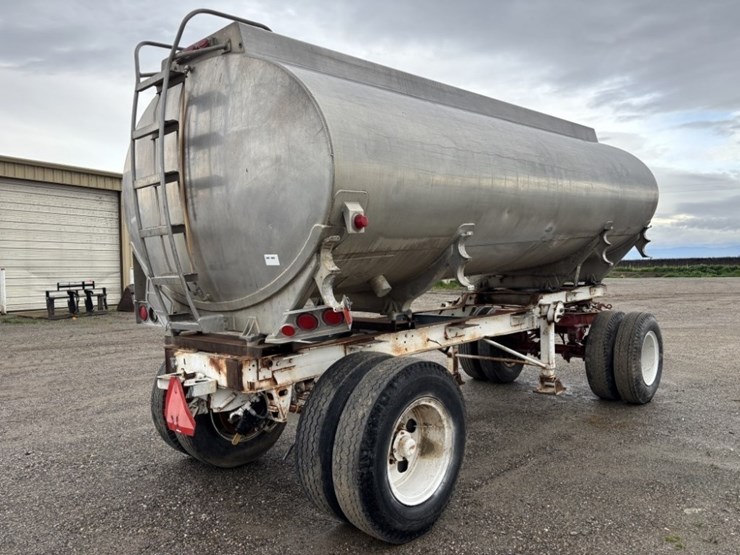 1987-clough-4,500-gallon-t/a-tank-trailer-image-5