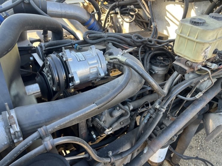 2000-freightliner-fl50-image-27