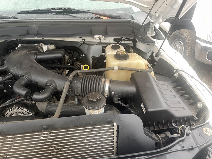 2013-ford-f550-image-21