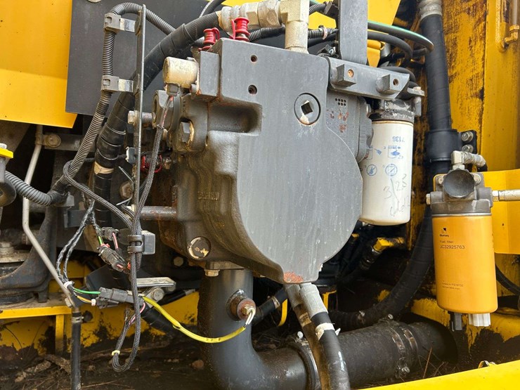 2015-komatsu-pc210-lc-10-image-20